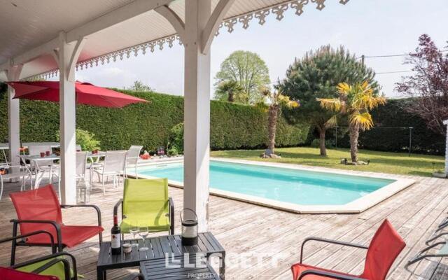 Beautiful Louisiana villa sleeps 6 with pool