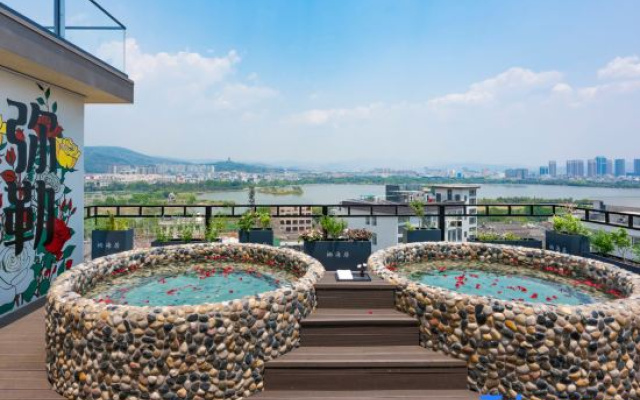 MI LE XI HAI JU Hotel – Outside – Mile