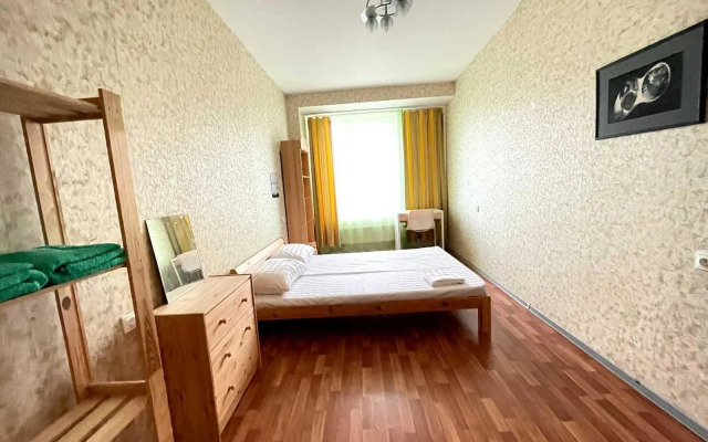 На Туристской