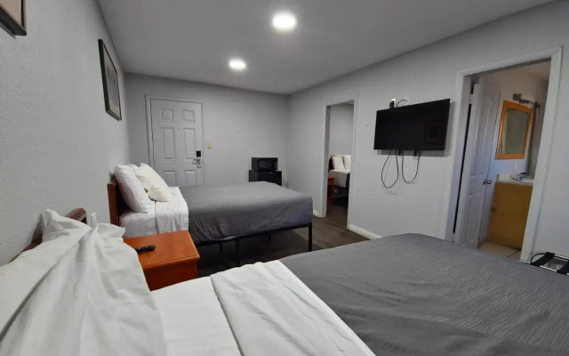 Rodeway Inn Near Nau