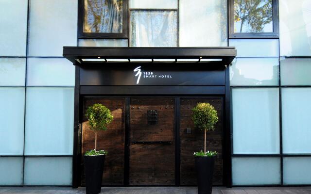 1828 Smart Hotel