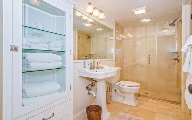 Sea Oats 217 2 Bedroom Home by RedAwning