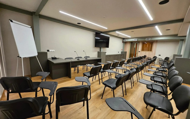 Petousis Hotel & Suites