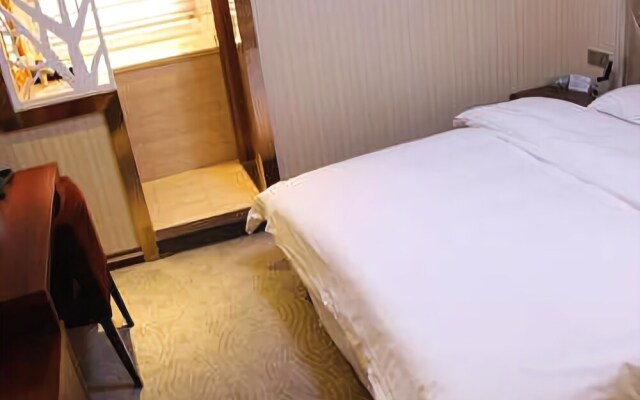V9 Diamond Chain Hotel Wuhan Hankou Railway Station Metro Station