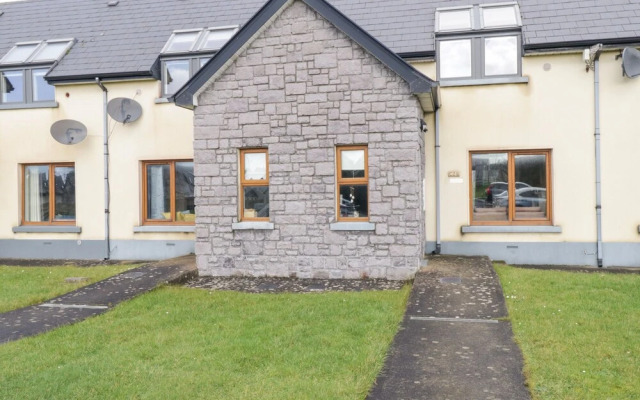 Sea Breeze Holiday Home