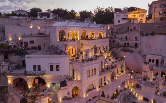 Nino Cave Suites