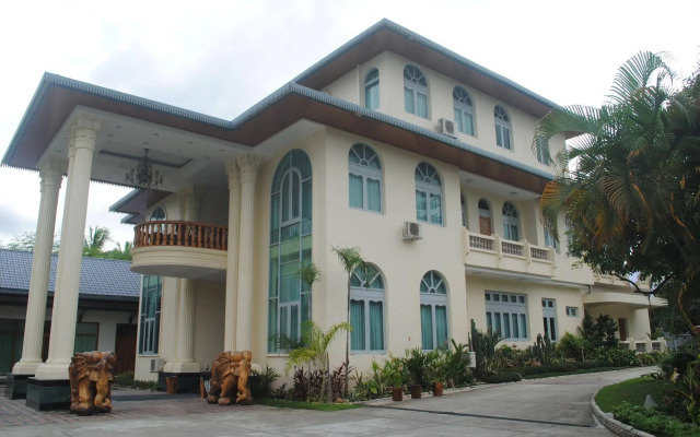 Myitkyina Plam Spring Resort Hotel