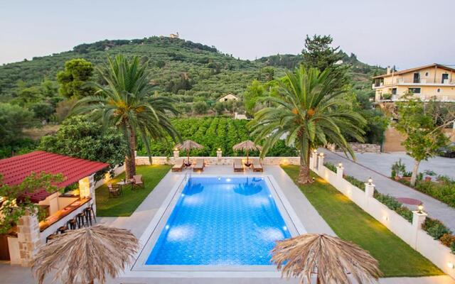 Zissis Villa & pool 5min drive to beach
