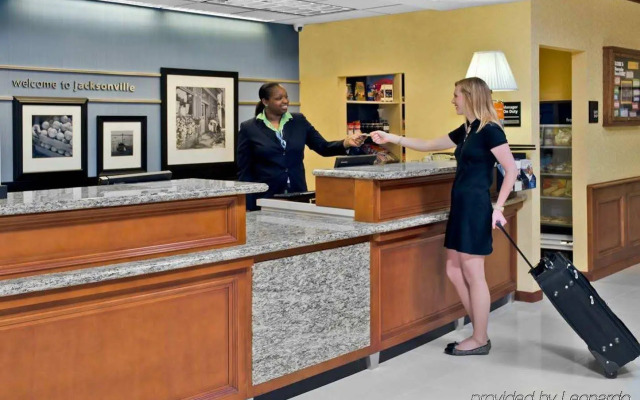 Hampton Inn & Suites Jacksonville Deerwood Park