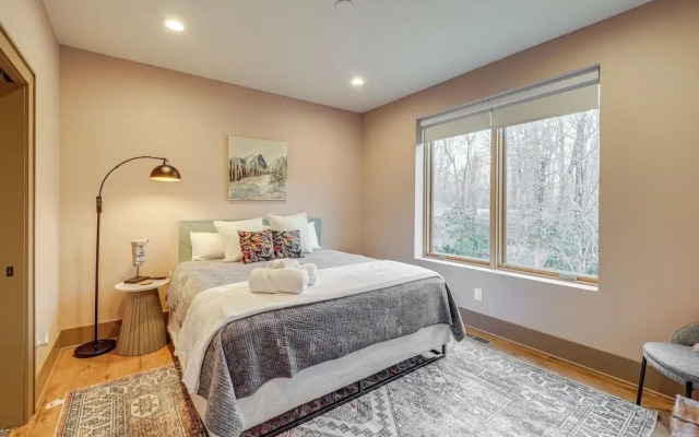 2 Mi to Beech Mtn Resort! 8,000-sq-ft Luxe Escape
