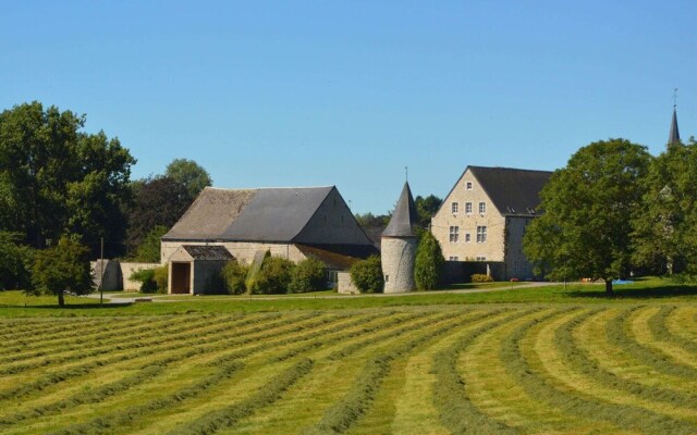 Luxury Mansion in Hastiere-par-Dela with Swimming Pool