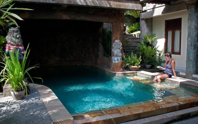 Gustis Garden 2 Guest House