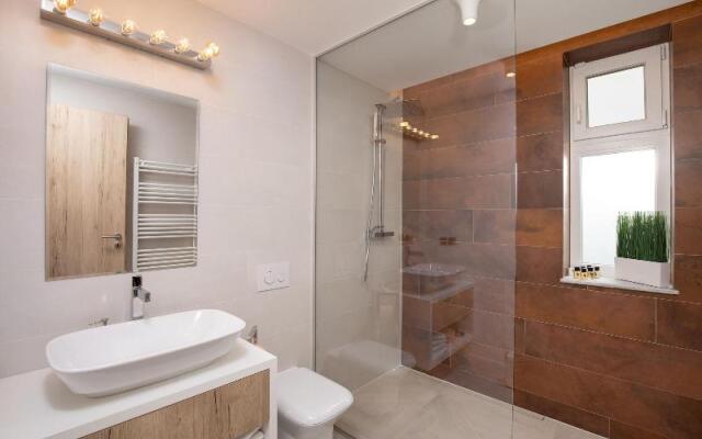 Kanopian Penthouse Hotel