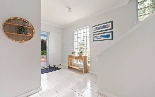 Canal Home -Close to Beach and City Centre