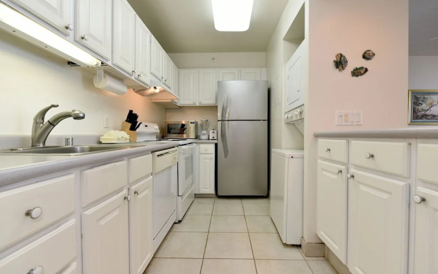 Valley Isle #808 2 Bedroom Condo by RedAwning