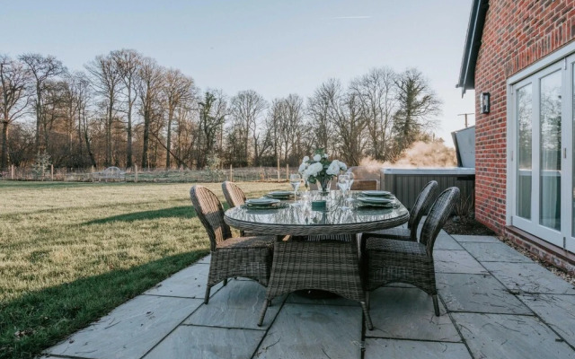 The Dragonfly - Central 2 Bedroom House