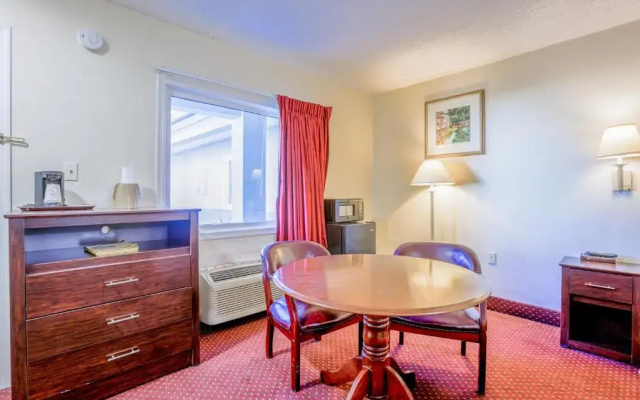 Whispering Pines by Hotel O Whitestone VA