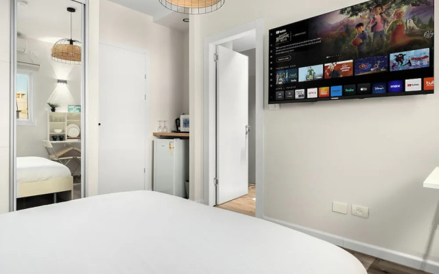 Netanya Beach Pool Studio by Sea N' Rent