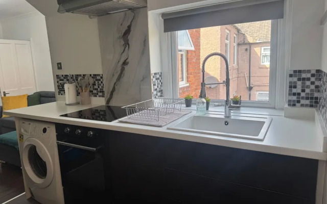 9 Guests - Free Parking - Cozy 3 Bedrooms