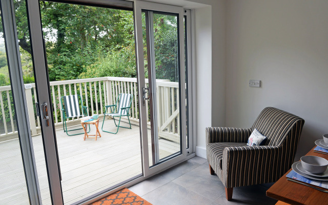 Valley Retreat - Peaceful Location Walk to Beach Parking