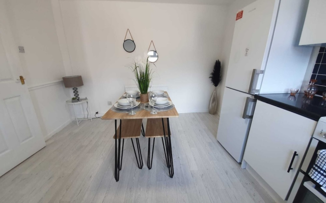 Bv Luxury Spacious 3 Bedroom House At Isaac Close