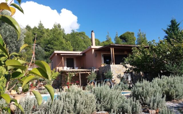 Evia FoxHouse