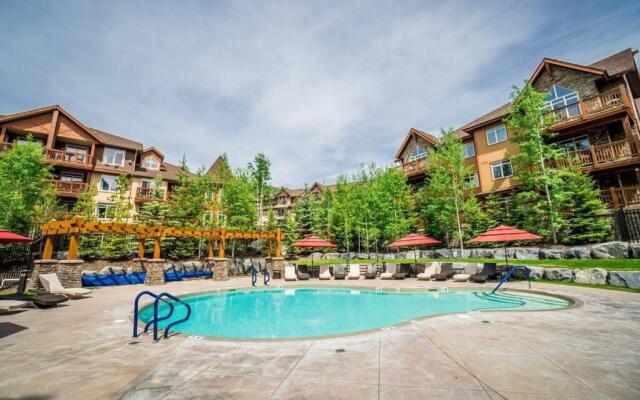 Spacious 3BR 2BA Penthouse with Mountain Views