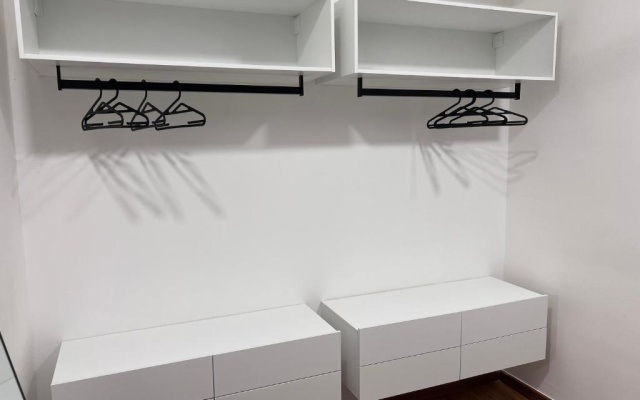 Contemporary & Stylish Suite#Georgetown#Sky Pool#2 BR, Living Room with Double Bed – Guest Rooms – George Town