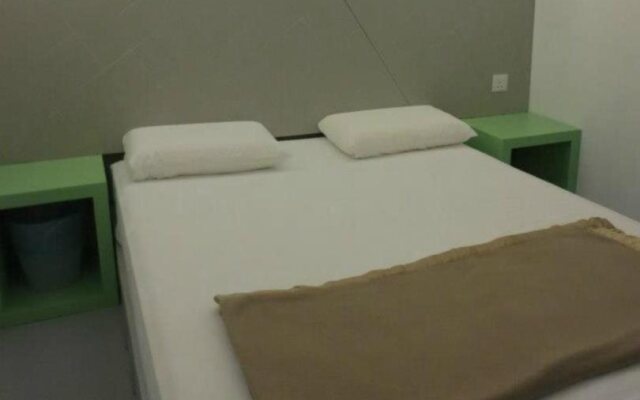 Warm Blanket Hotel - Hostel