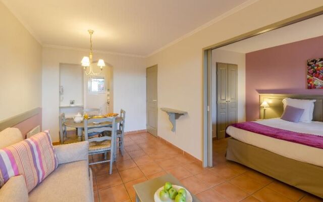 Pierre & Vacances Hotel Du Golf De Pont Royal En Provence