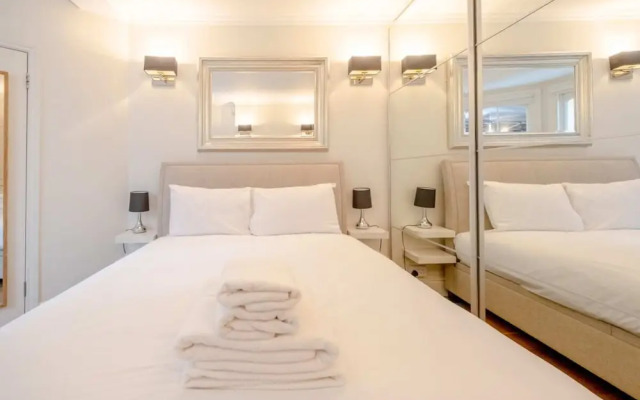 Gorgeous 2BD Flat With Patio - South Kensington!