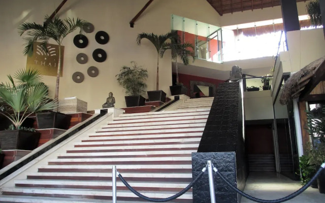 Aldea Thai Jr Suite by SunandSea