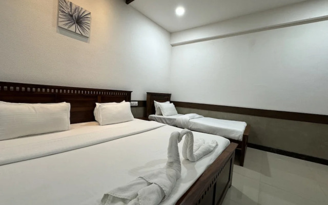Hotel Tirth by Sonu Cafe