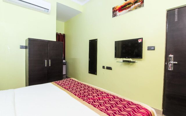 OYO 8680 Hotel Vaishnavi Inn