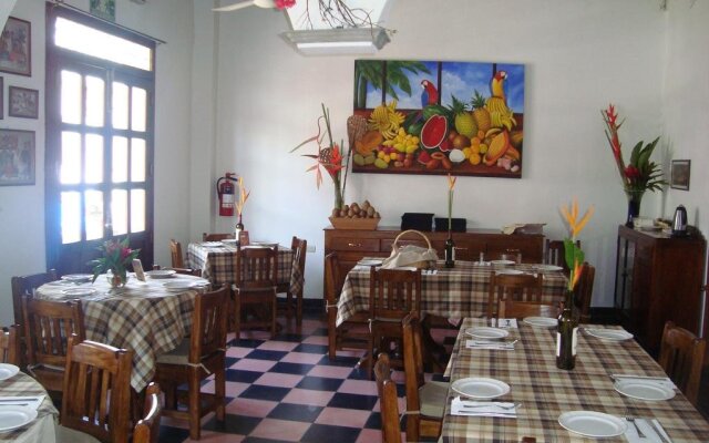 NAH SAM CHAK La Casa Rosada