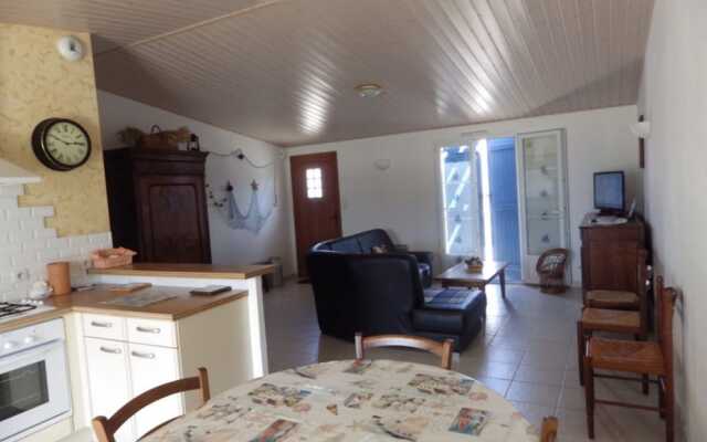 House With 3 Bedrooms in Beauvoir-sur-mer, With Enclosed Garden - 8 km