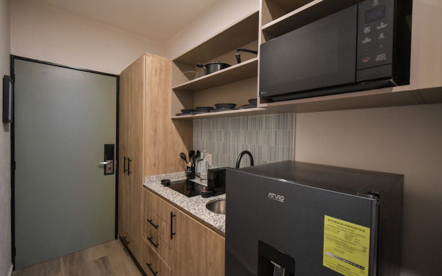 Expo Satelite 2750 Hotel & Suites