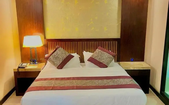 Royale Signature Hotel