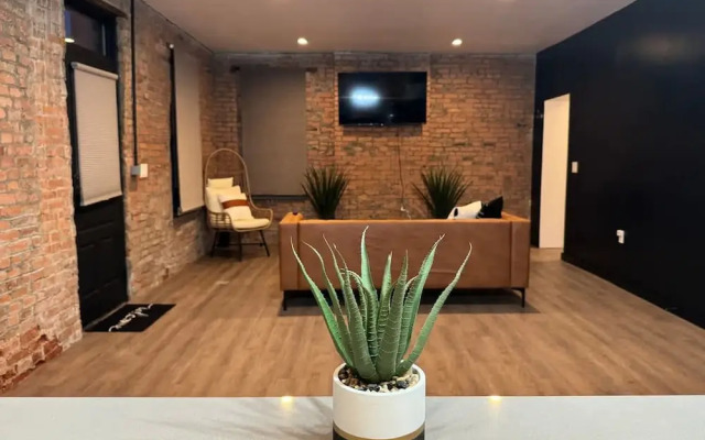 Short North Convention King Bed Parking Free