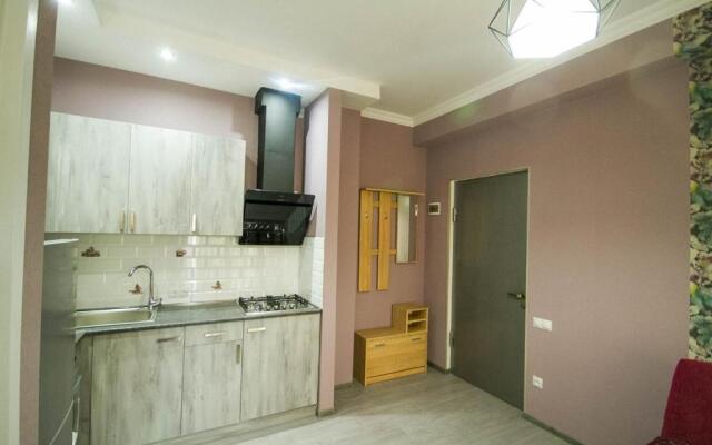 Lech Kachinski Apartment 4