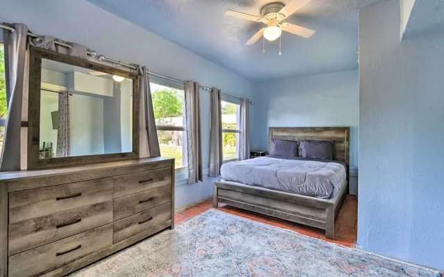 Centrally Located Home - 7 Miles to Siesta Key!