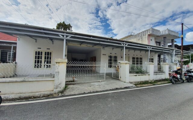 OYO 2198 Fatima Guest House Syariah