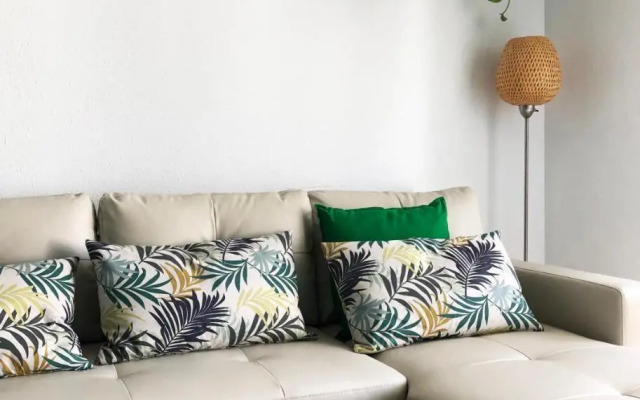New Stunning Seaview Apartment with lovely balcony
