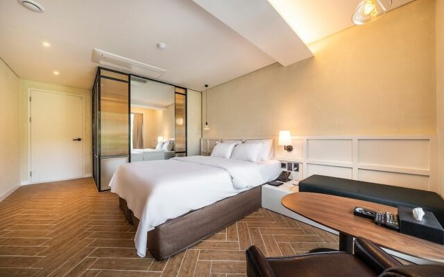 Hotel Moon