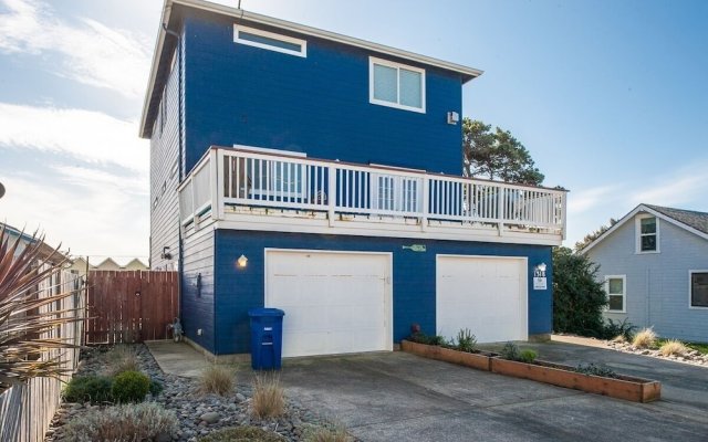 The Blue Crab 4 Br home by RedAwning