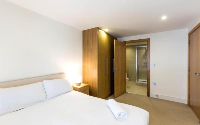 Modern 2 Bed 2 Bath Apartment Hyde Park