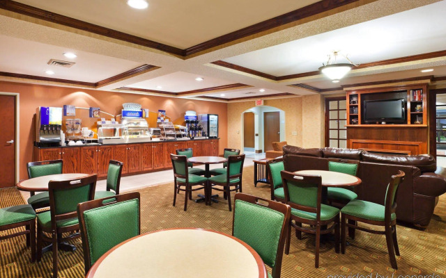 Holiday Inn Express Hotel & Suites Reidsville