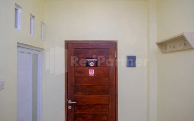 Hotel Andono near YIA Mitra RedDoorz