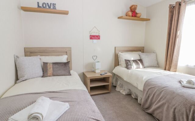 Superb Detached Lodge Located on Skipsea Sands