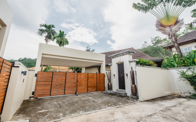 Ivory Pool Villa in Nai Harn Villa